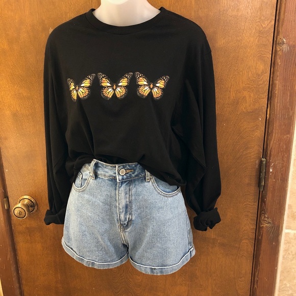 Black butterfly trio graphic tee. NWT size medium - Picture 13 of 14